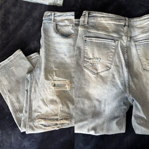 Distressed Boyfriend Jeans in Light Gray